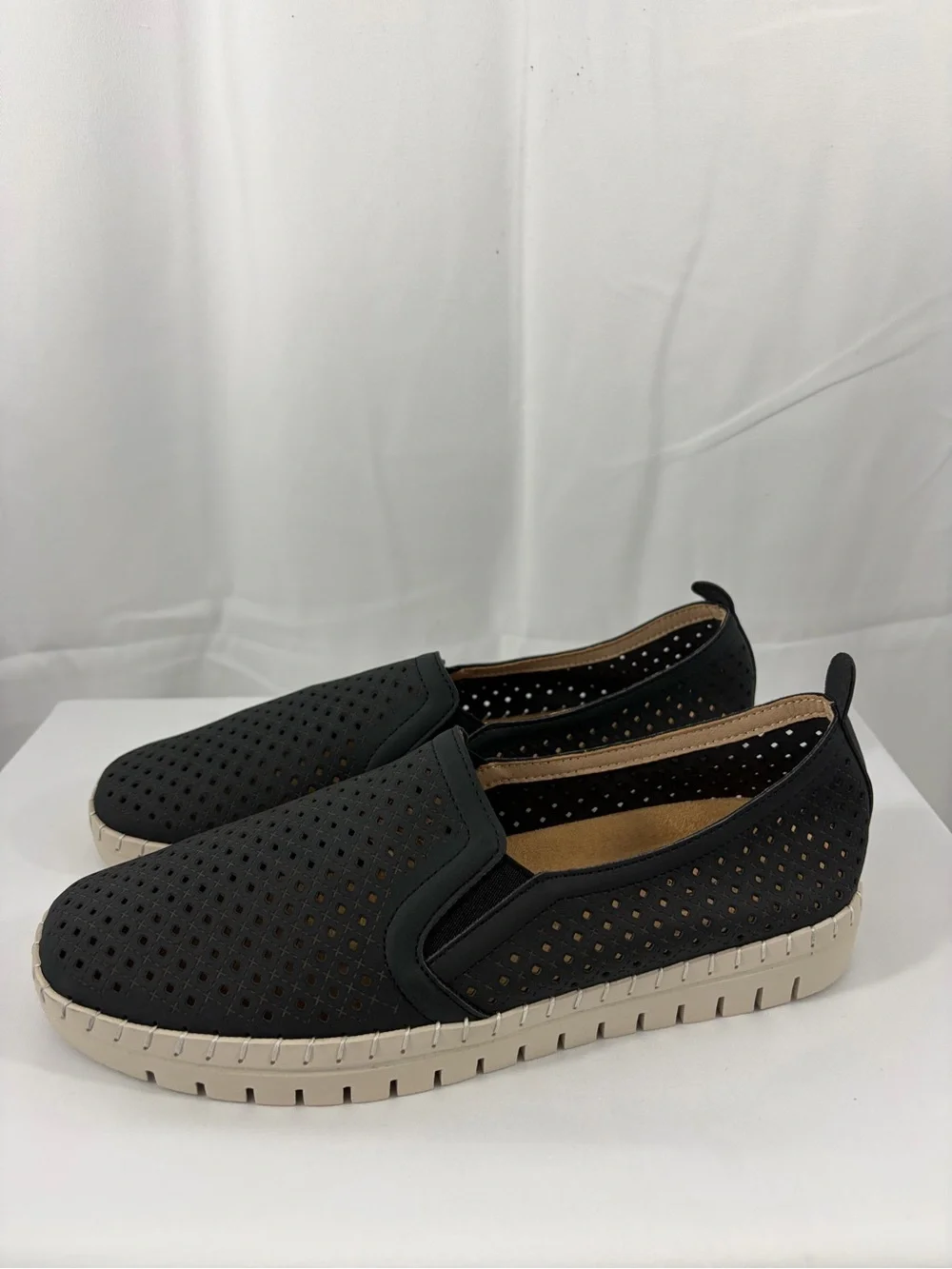 NWT easy street Women’s Size 7.5 Black Perforated Slip-On Flats